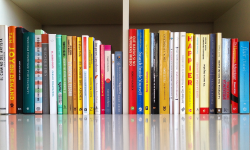 Cinco libros que transformarán tu felicidad en el trabajo