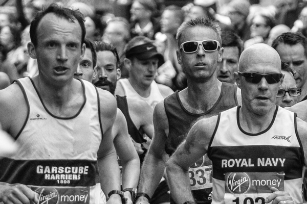 Participantes en una maratón con una motivación que les permite seguir corriendo